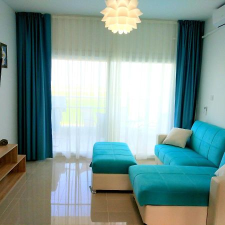 BLUE apartment in 5* Ceasar Resort Trikomo Exterior foto