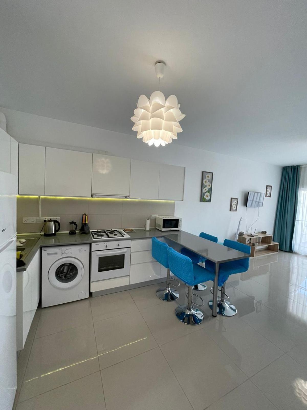 BLUE apartment in 5* Ceasar Resort Trikomo Exterior foto