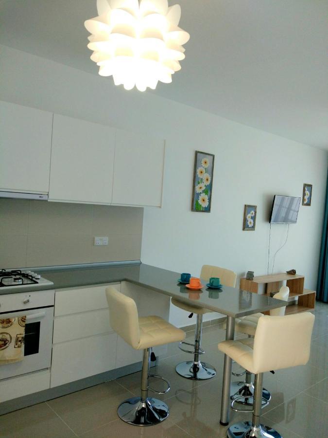 BLUE apartment in 5* Ceasar Resort Trikomo Exterior foto