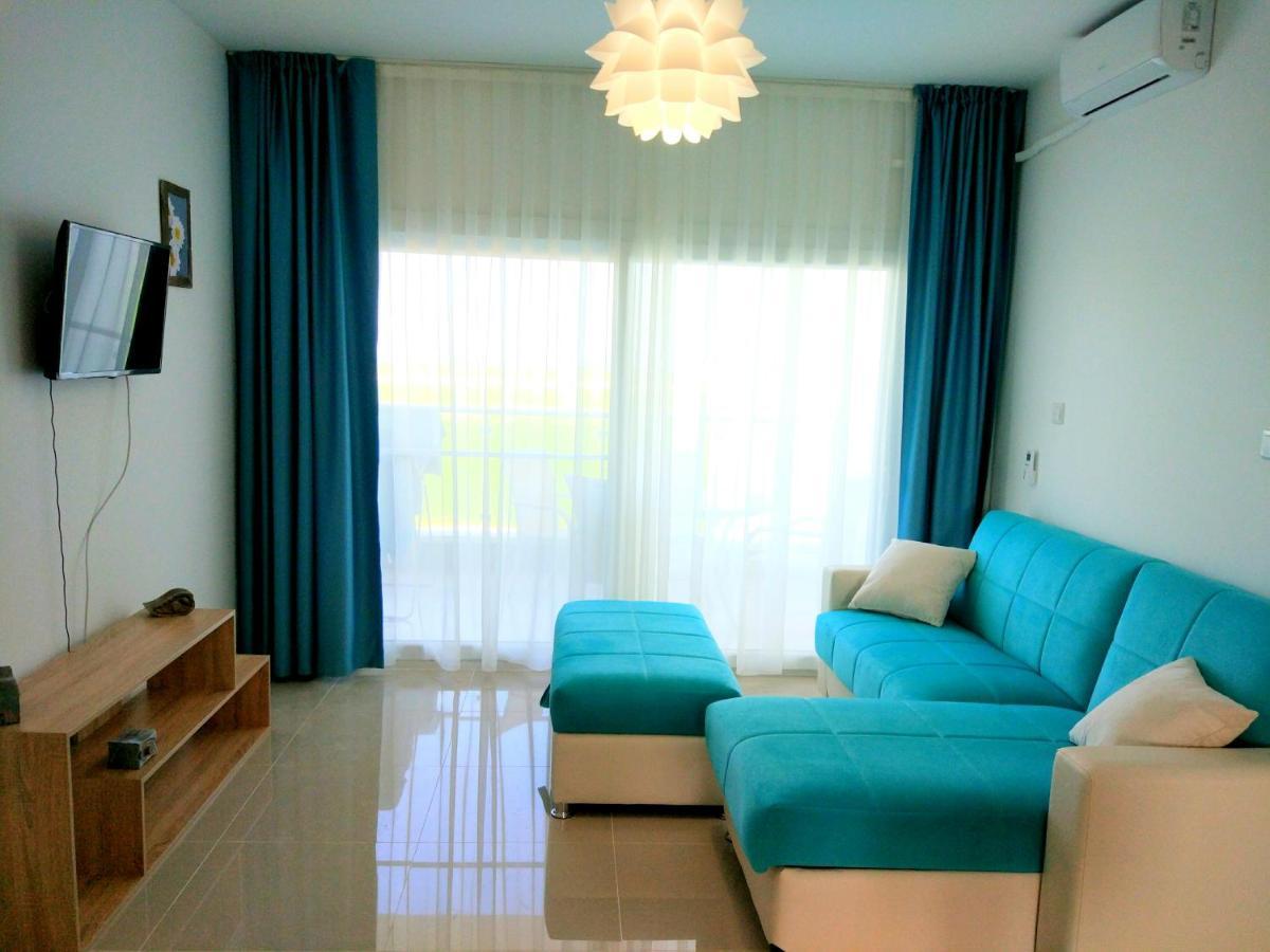 BLUE apartment in 5* Ceasar Resort Trikomo Exterior foto